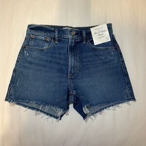 Abercrombie 4” mom short
